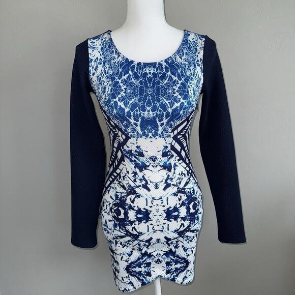 Peppermayo Dresses & Skirts - Peppermayo Woman’s Long sleeve Dress Sz 6 Blue White Abstract Asymmetrical Hem